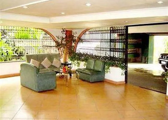 Broadway Court Apartelle 4th Street