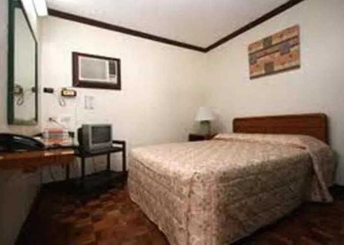 Broadway Court Apartelle 4th Street Hotel