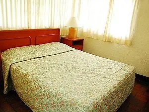 Broadway Court Apartelle 4th Street Hotel