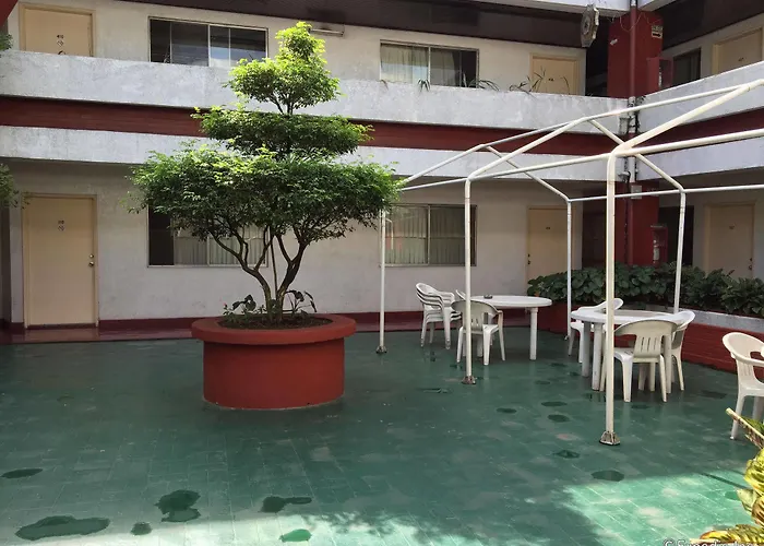 Hotel Broadway Court Apartelle 4th Street 3*