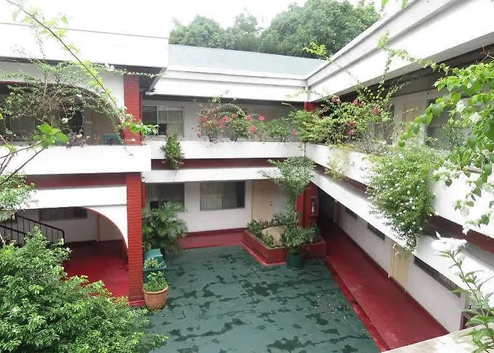Hotel Broadway Court Apartelle 4th Street 3*